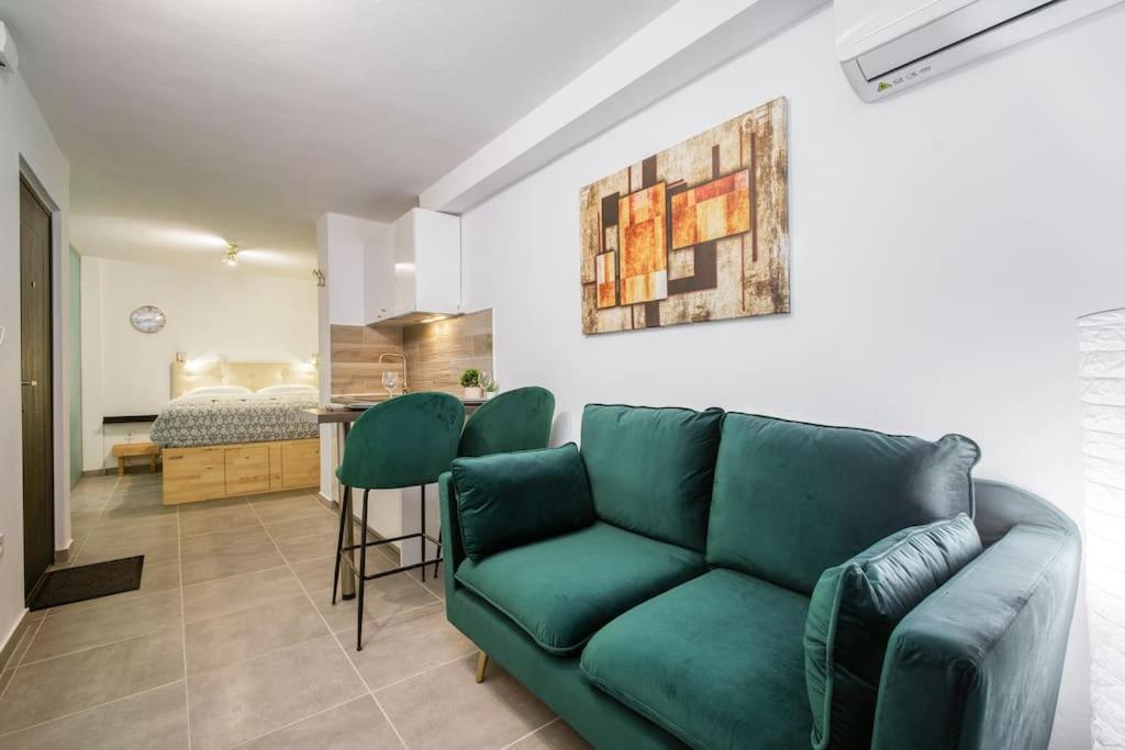 Modern Boutique Apartment Афины Экстерьер фото