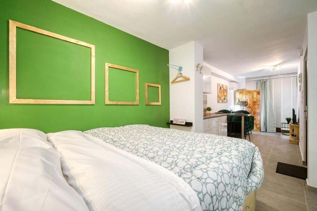 Modern Boutique Apartment Афины Экстерьер фото
