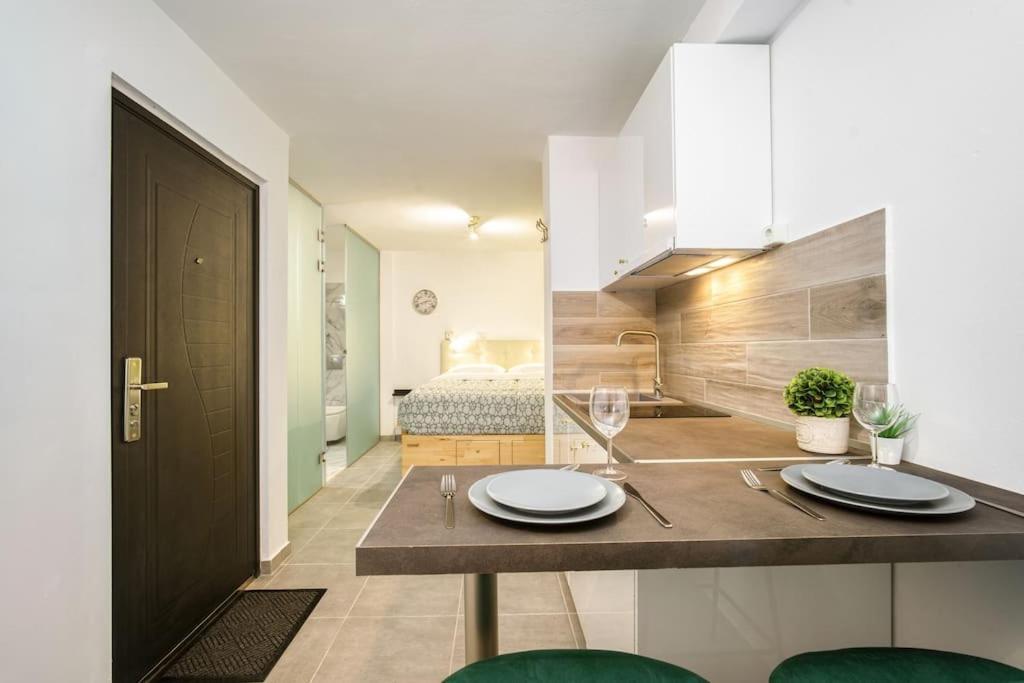 Modern Boutique Apartment Афины Экстерьер фото