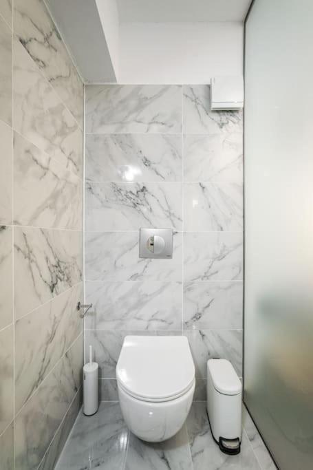 Modern Boutique Apartment Афины Экстерьер фото
