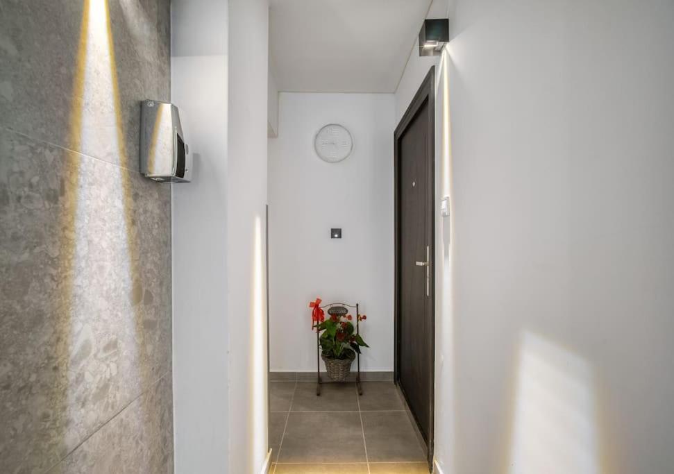 Modern Boutique Apartment Афины Экстерьер фото