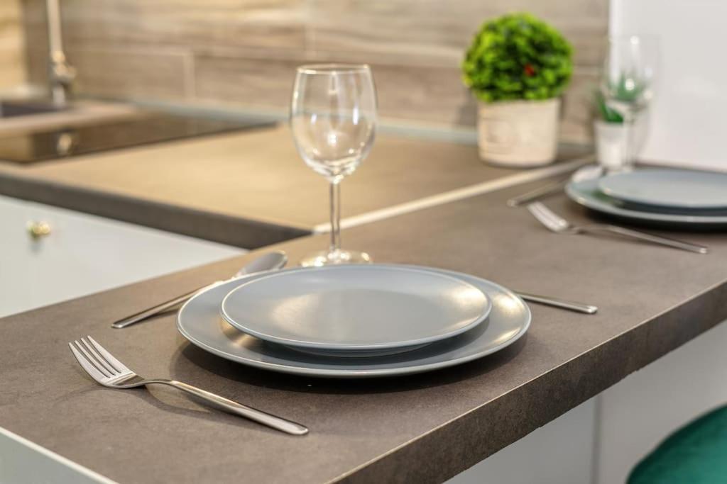 Modern Boutique Apartment Афины Экстерьер фото