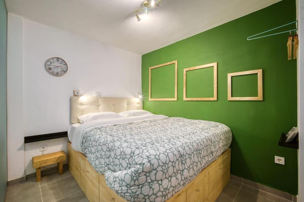 Modern Boutique Apartment Афины Экстерьер фото